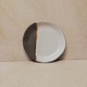 Assiette – vit med guldrand